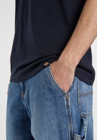 Dickies AITKIN CHEST TEE - T-shirt med print - night sky