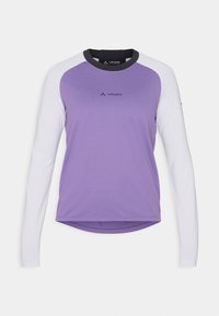 Langermet skjorte med lilla front og hvite ermer. Laget av pustende materiale med avrundet hem og svart krage. Vaude-logoen er synlig.