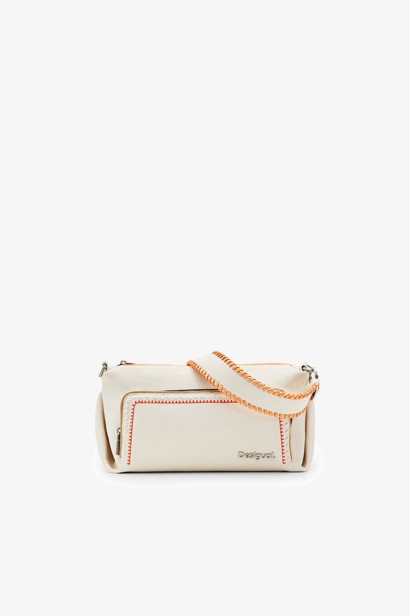 Sac en cuir blanc avec des coutures orange, de forme rectangulaire, poche zippée et une poignée épaisse ; objet de rangement de marque au design épuré.