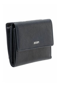 Portefeuille en cuir bleu marine avec une surface texturée, doté d'un rabat et du logo « JOOP ! » en argent sur le devant. Design compact et plié.