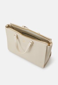 Tommy Hilfiger FRESH SATCHEL - Käekott - classic beige