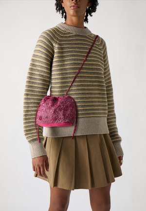 Becksöndergaard FLORIAN GIANA SMALL BAG - Geantă crossbody - tibetan red