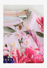 Ei valittu, pink/purple/white