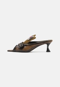 SPACER AUTUMN KITTEN HEEL MULES - Korolliset pistokkaat - brown