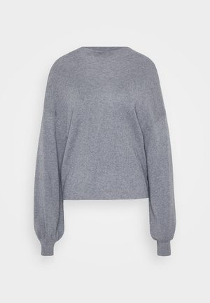 Grå strikkegenser med rund hals, cropped design og ballongsleeves, med en myk tekstur og diskret ribbet detaljering.