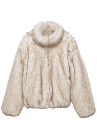 Giacca corta in ecopelliccia beige chiaro con collo alto, maniche lunghe e una texture morbida e soffice. Presenta una chiusura frontale con zip.