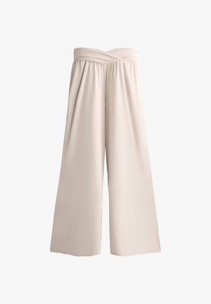 Beige wijde broek met een gedraaide tailleband, gemaakt van zachte stof, met een vloeiende silhouet en een gladde textuur.