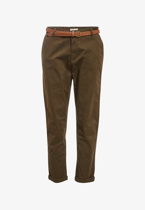 Hnědé bavlněné chinos kalhoty s proplétaným opaskem z béžové kůže. Mají ohrnuté lemy a přední kapsy, které poskytují střihaný, ale zároveň ležérní vzhled.