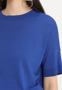 Selected Femme Triko s potiskem - blue