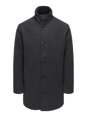 Cappotto lungo grigio scuro realizzato in misto lana, con collo alto, sei bottoni e due tasche laterali. Texture liscia con una vestibilità sagomata.