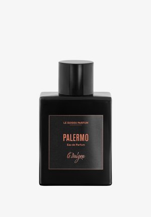 Bottiglia rettangolare nera con un tappo cilindrico. L'etichetta presenta "PALERMO" in testo arancione, insieme a "Eau de Parfum" e al marchio "le Duigou".