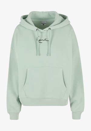 Sudadera verde menta hecha de tela suave, con un bolsillo frontal, capucha con cordón y logotipo bordado en negro. Presenta puños y dobladillo acanalados.