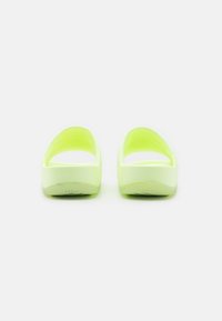 Nike Sportswear CALM żółty neon