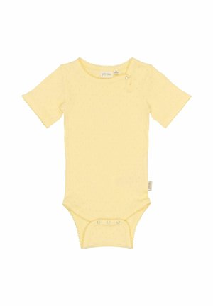 Geel kortärmige jumpsuit van gestructureerde stof, met een ronde hals, drukknoopsluiting op de schouder en drie drukknoopjes onderaan.