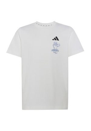 Biały t-shirt z krótkim rękawem z małą postacią Minecraft i logo adidas na lewej piersi.