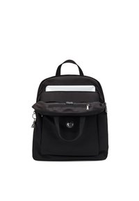 Svart nylonryggsäck med ett zip-försett huvudfack och framfack, utrustad med ett handtag upptill och logodetalj. Slät yta.