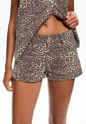 STUDDED LEOPARD  - Shorts - ochre