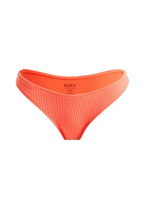 Orange bikiniunderdel med texturerat tyg, V-formad design och sömlösa kanter, med en etikett inuti som innehåller varumärkes- och storleksinformation.
