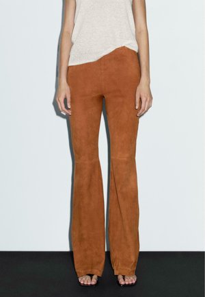 FLARED SUEDE FINISH - Leren broek - brown