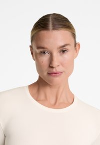 OYSHO SEAMLESS BASE LAYER - Langarmshirt - stone