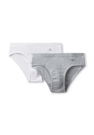 Due paia di slip da uomo, uno bianco e uno grigio, disposti piatti su uno sfondo bianco con un piccolo logo sulla vita.