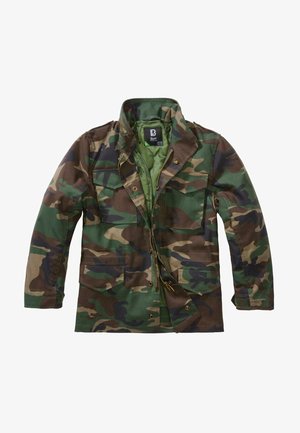 Tarnjacke mit einer Mischung aus grünen, braunen und schwarzen Mustern, mehreren vorderen Taschen, Reißverschluss und hohem Kragen.