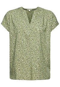 Světle zelená blůza s krátkým rukávem, s černobílým abstraktním tečkovaným vzorem a V-výstřihem s mírným nařasením kolem výstřihu.