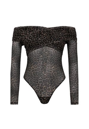 Luipaardprint bodysuit van doorschijnend zwart materiaal, off-shoulder ontwerp met lange mouwen, voorzien van geplooide details en hoge uitsnijdingen op de benen.