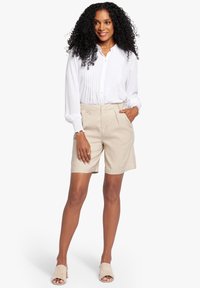 NYDJ Shorts - feather