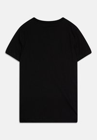 Sort bomulds T-shirt med klassisk rund hals, korte ærmer og en glat overflade. Ingen synlige logoer eller mønstre.
