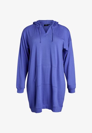 Dolga vijolična obleka z dolgimi rokavi in kapuco z žepom spredaj ter vrvico za zategovanje, prikazana na belem ozadju.