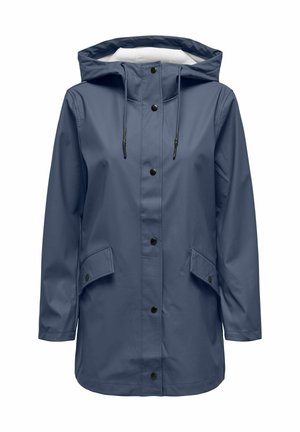 Granatowy wodoodporny płaszcz przeciwdeszczowy z kapturem, zapięciem na guziki, dwoma przednimi kieszeniami i regulowanymi sznurkami. Gładka faktura i elegancki design.