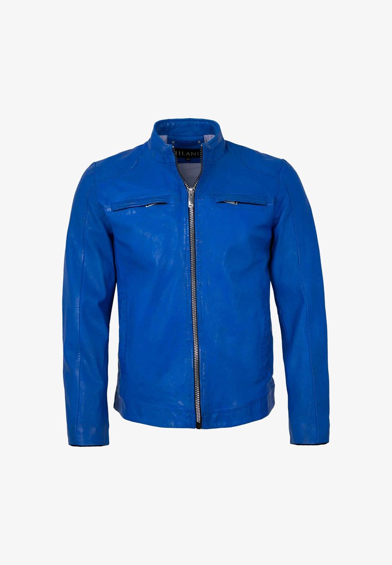 Blaue Lederjacke mit Stehkragen, Frontreißverschluss, zwei Brusttaschen und langen Ärmeln. Glatte Textur und taillierte Passform.