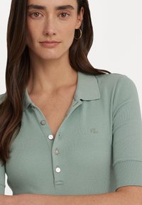 Lauren Ralph Lauren COTTON BLEND POLO DRESS - Neulemekko - soft laurel