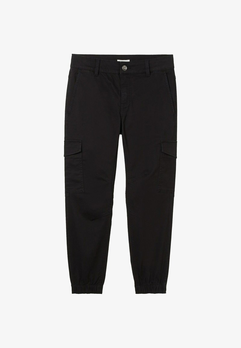 Črne cargo hlače s ozkimi nogavicami, elastičnimi manšetami, dvema stranskima žepoma in dvema cargo žepoma. Narejene iz vzdržljive tkanine z teksturiranim zaključkom.