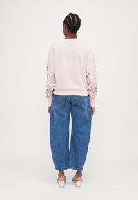 ONLY Petite ONLBROOKE O NECK FLOWER - Ikdienas džemperis - potpourri