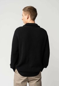 MELA TROYER UDAI - Strickpullover - schwarz