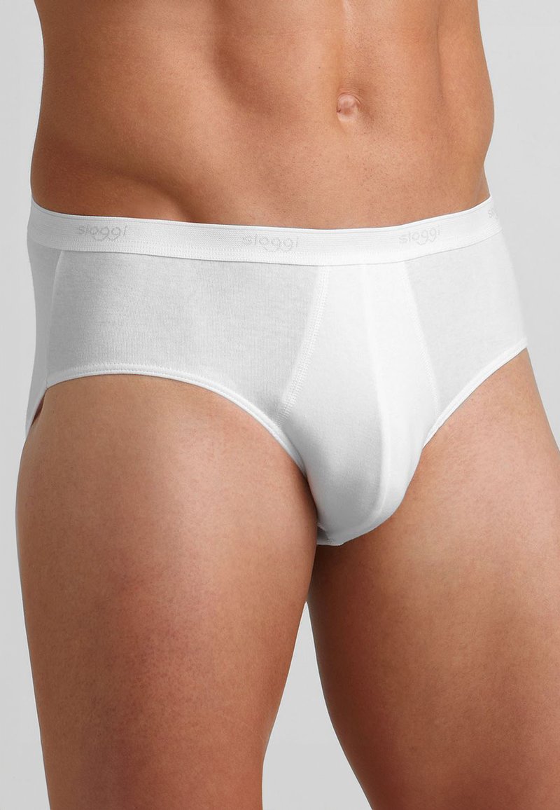 Slip bianchi in cotone da uomo con una morbida cintura elastica e una finitura liscia. Presentano un design aderente e cuciture rinforzate lungo le cuciture.