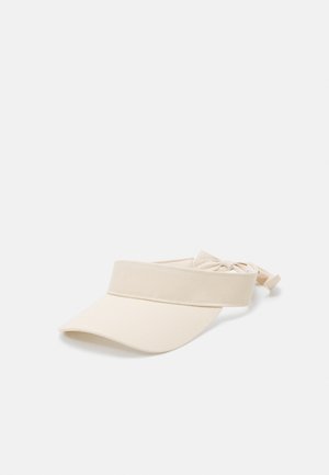 Beige stoffen zonneklep met brede band en verstelbare strik aan de achterkant voor een veilige, comfortabele pasvorm.