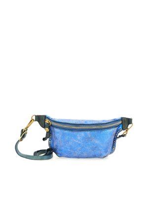 Marsupio in pelle blu con zip dorata e borchie, tracolla regolabile blu scuro e fibbie in metallo dorato su sfondo bianco.