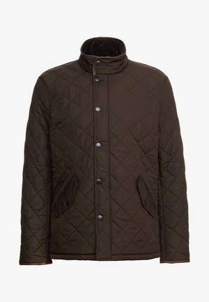 Brązowa pikowana kurtka z wysokim kołnierzem, wyposażona w pięć czarnych guzików oraz dwie boczne kieszenie z klapkami. Gładki, teksturowany materiał.