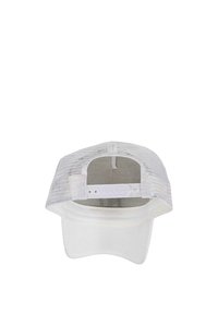 Weißer Hut mit fester Vorderseite und Netzrücken. Verfügt über einen gebogenen Schirm und einen verstellbaren Snapverschluss. Strukturiertes Gewebe sorgt für Atmungsaktivität.