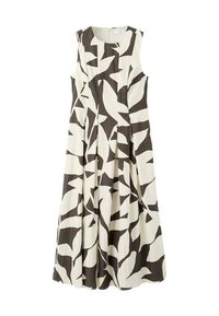 Vestido maxi sin mangas en blanco con grandes patrones de hojas marrón oscuro, que cuenta con un escote redondo y un diseño de falda plisada.