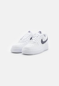 Nike Sportswear AIR FORCE 1 07 NEXT NATURE - Tenisice - white/dark raisin