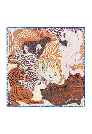 Zeven gestileerde wilde katten met verschillende strepen en vlekken, die speels over elkaar heen liggen op een patroonrijke vierkante textiel met een blauwe rand.