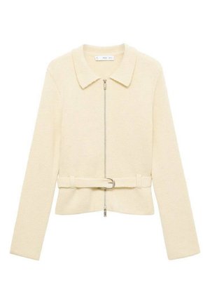 Cardigan en maille crème avec col, fermeture éclair métallique à l'avant et ceinture assortie avec boucle argentée à la taille.