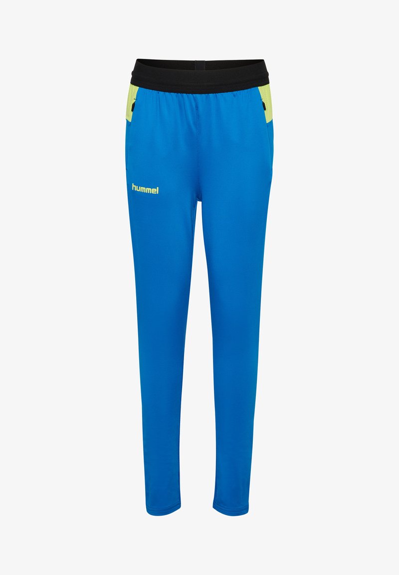 Blauwe sportbroek met een zwarte elastische tailleband, twee zakken met gele accenten en een slim fit ontwerp. Logo gedrukt op de onderste linkerzijde.