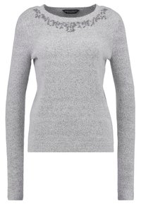 Grå stickad tröja med långa ärmar, rund halsringning och blommig broderi i en mörkare nyans vid kragen. Mjuk textur.