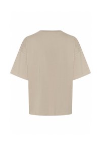 Beige t-shirt met korte mouwen, zachte textuur, losse fit, ronde halslijn en eenvoudige achterkant zonder patronen of hardware.