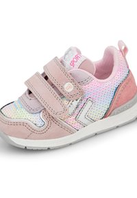 Sneakers per bambini in rosa e argento, con una tomaia in suede, dettagli in paillettes multicolori e doppie strap in velcro per una facile vestibilità.